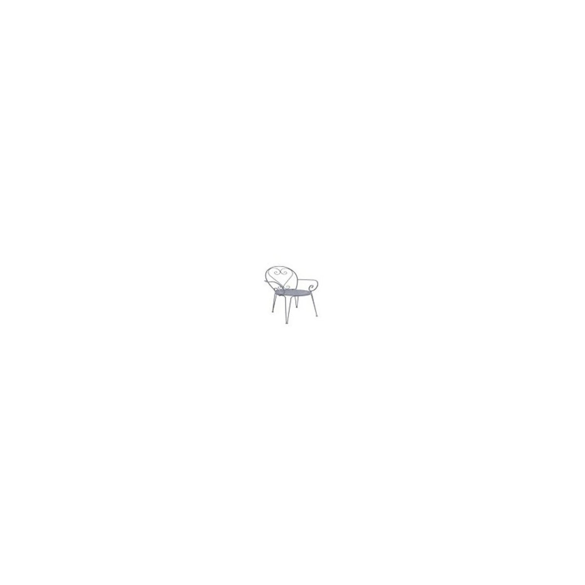 Classical chair with armrest